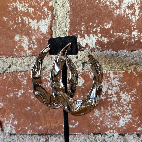 New Alexis Bittar Liquid Metal Rhodium Plated Hoop Earrings - Picture 2 of 9